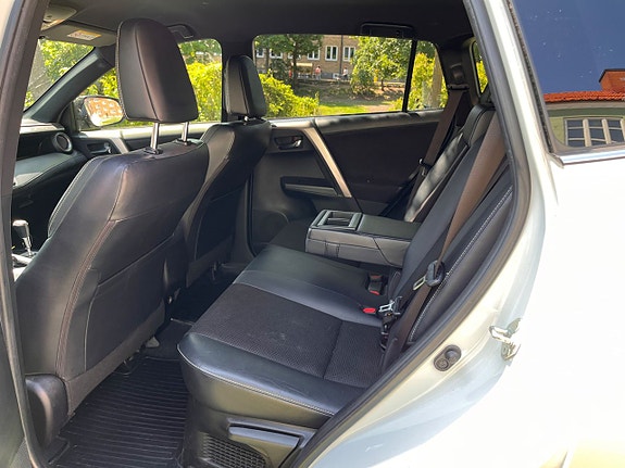 Toyota RAV4 12 of 13