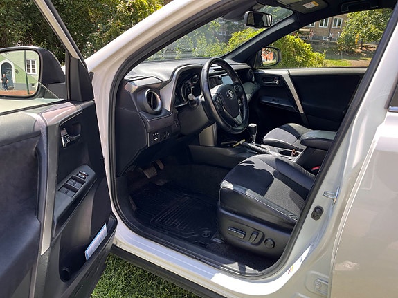 Toyota RAV4 11 of 13
