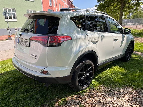 Toyota RAV4 5 of 13