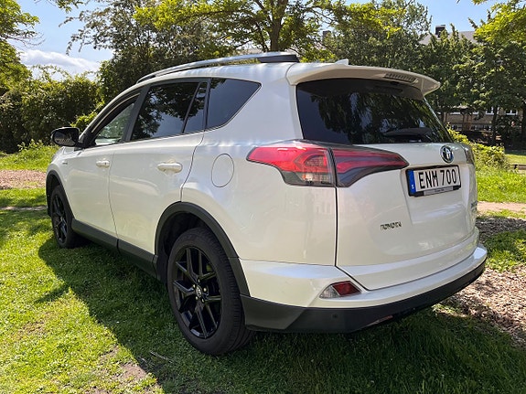 Toyota RAV4 6 of 13