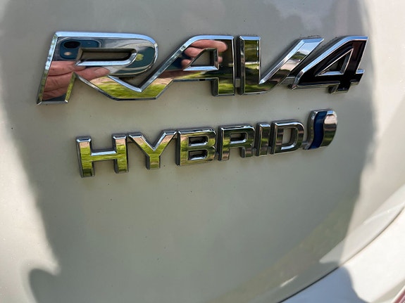 Toyota RAV4 8 of 13