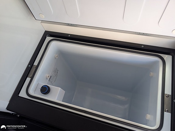 Adria Adria Active Pro - Lättkörd plåtis med automat, värmare & pop-up tak 10 of 21