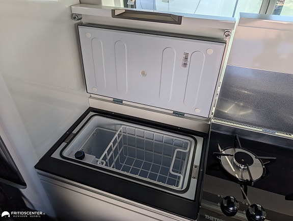 Adria Adria Active Pro - Lättkörd plåtis med automat, värmare & pop-up tak 9 of 21