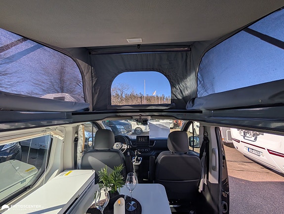 Adria Adria Active Pro - Lättkörd plåtis med automat, värmare & pop-up tak 3 of 21