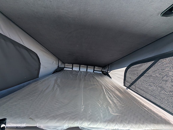 Adria Adria Active Pro - Lättkörd plåtis med automat, värmare & pop-up tak 17 of 21