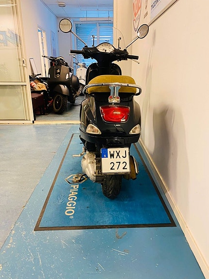 Vespa LX 125 4T 2005 3 of 4