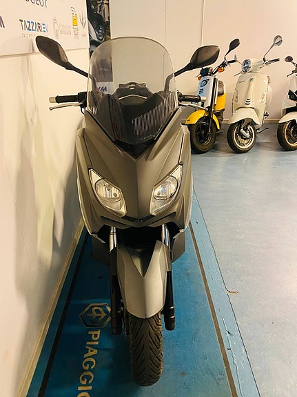 Yamaha X-Max 250 ABS 3 of 6