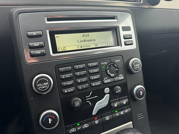 Volvo V70 12 of 19