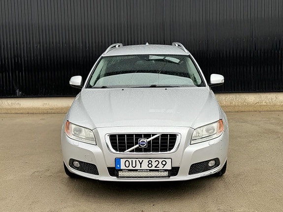 Volvo V70 3 of 19