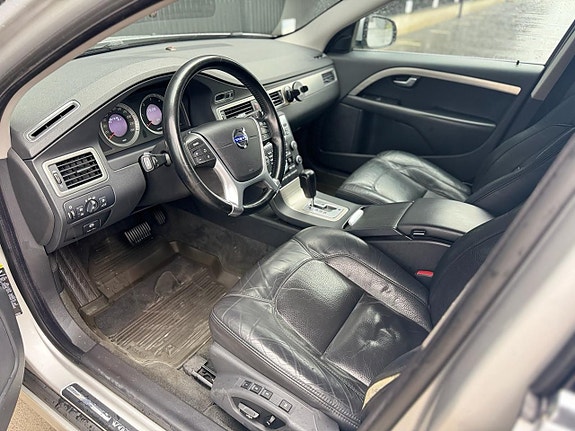 Volvo V70 10 of 19