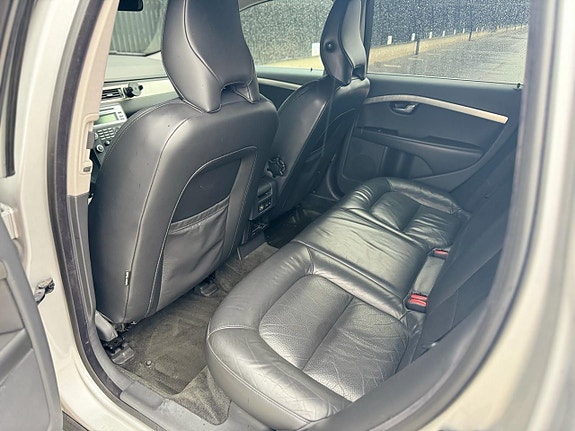 Volvo V70 15 of 19