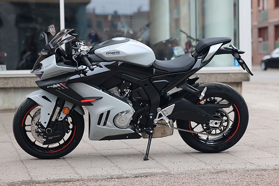 CFMOTO 675 SR-R | Aerolight Grey | RÄNTEFRITT 19 of 21