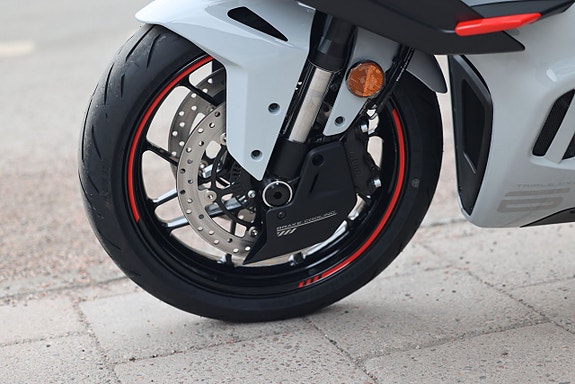 CFMOTO 675 SR-R | Aerolight Grey | RÄNTEFRITT 11 of 21