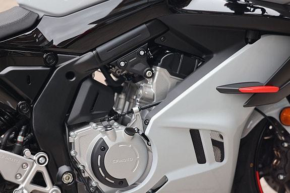 CFMOTO 675 SR-R | Aerolight Grey | RÄNTEFRITT 16 of 21