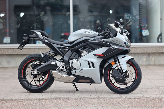 CFMOTO 675 SR-R | Aerolight Grey | RÄNTEFRITT 2 of 21
