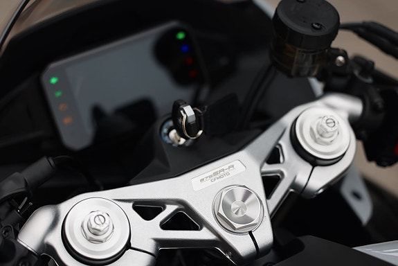 CFMOTO 675 SR-R | Aerolight Grey | RÄNTEFRITT 12 of 21