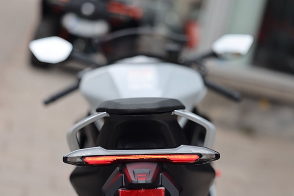CFMOTO 675 SR-R | Aerolight Grey | RÄNTEFRITT 8 of 21