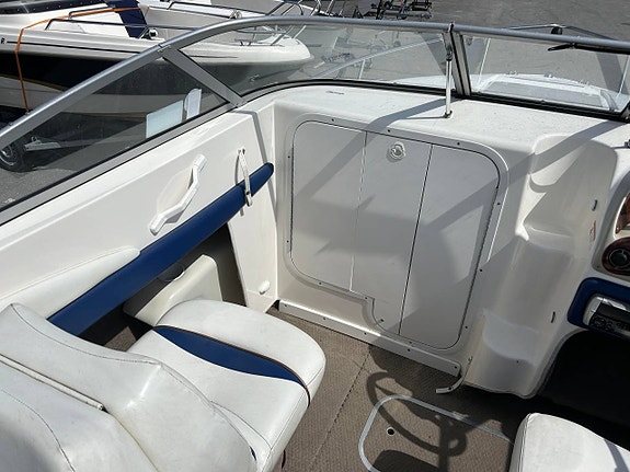 Glastron GS 209 & Volvo penta 5,0 GXi 7 of 12