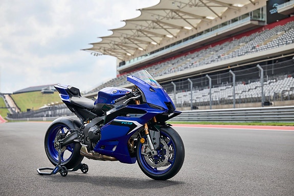 Yamaha R9 3 of 6