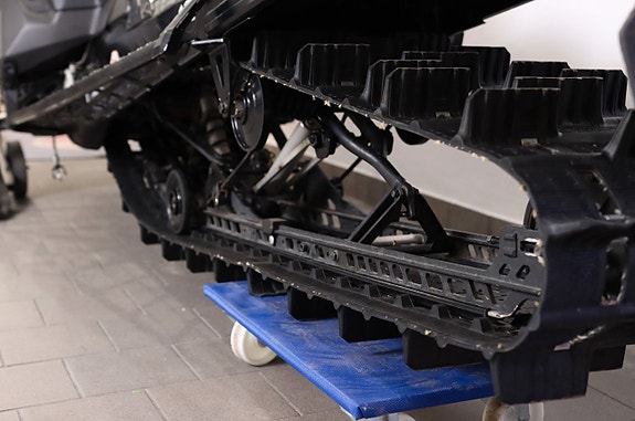Ski-Doo Summit X 850 165" 10 of 11