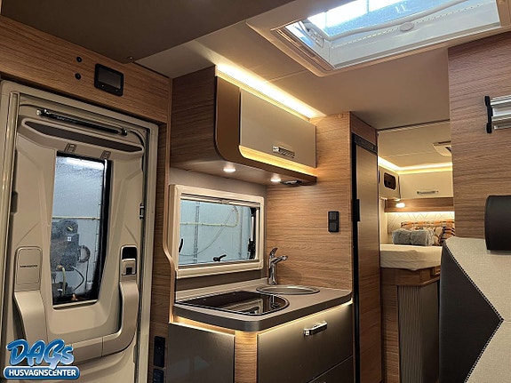 Weinsberg CaraCompact 640 MEG EDITION [PEPPER]  -Mercedes 12 of 21