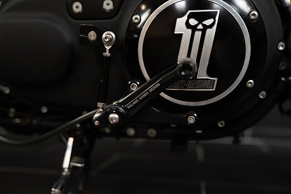 Harley-Davidson XL883N IRON Cafè Racer Roland Sands Design 9 of 18