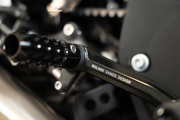 Harley-Davidson XL883N IRON Cafè Racer Roland Sands Design 11 of 18