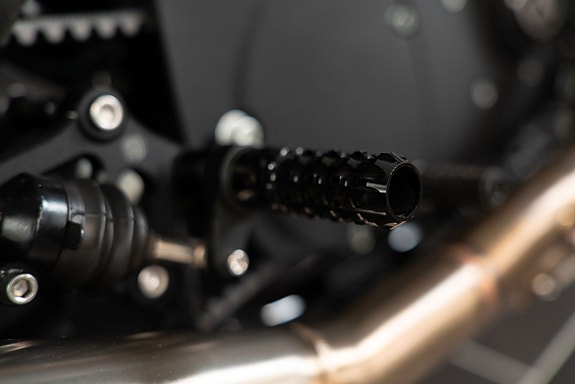 Harley-Davidson XL883N IRON Cafè Racer Roland Sands Design 12 of 18
