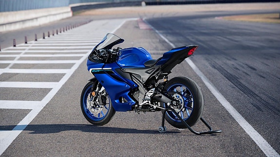 Yamaha R125 2 of 5