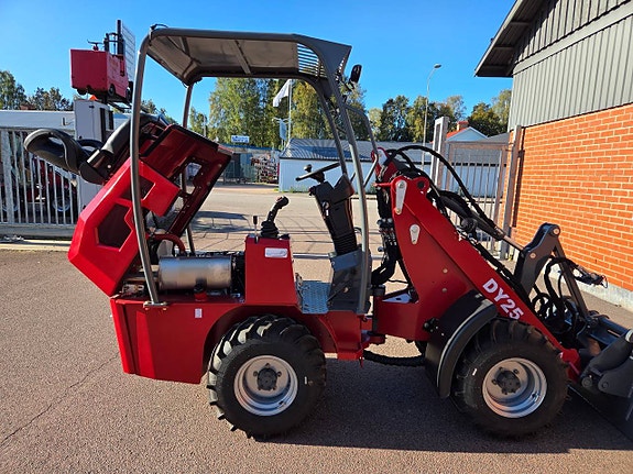 Taian DY25 med Kubota-motor. Ink redskap. Finns i lager! 5 of 5