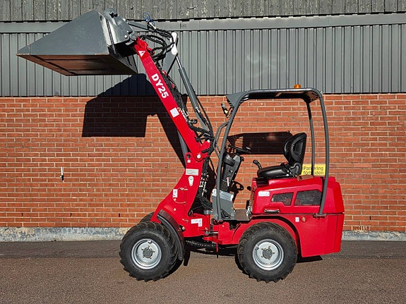 Taian DY25 med Kubota-motor. Ink redskap. Finns i lager! 2 of 5