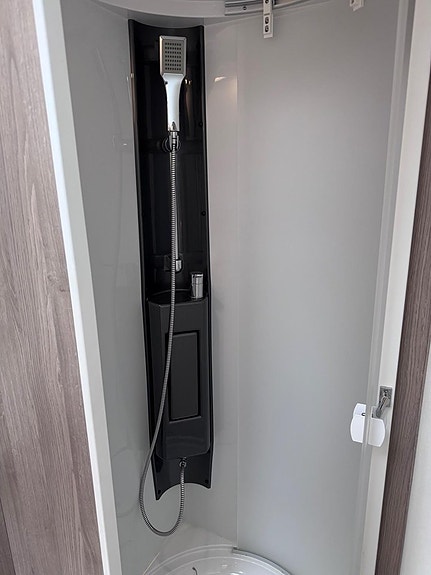 Kabe Imperial 600 XL KS Dubbelbädd Stor toa med duschkabin 9 of 15