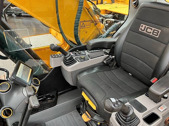 JCB 220X LC 5 of 5