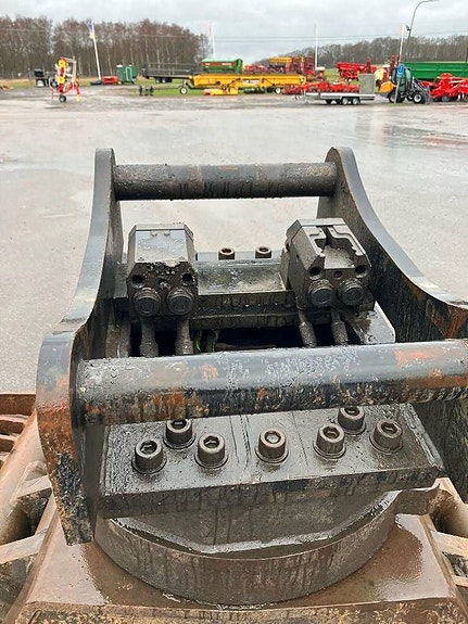 JCB 220X LC 10 of 13