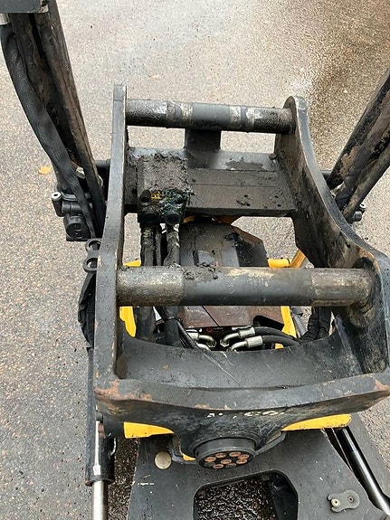 JCB 220X LC 8 of 13