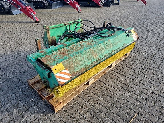 Sopvals med hydraulisk sväng / Kramer