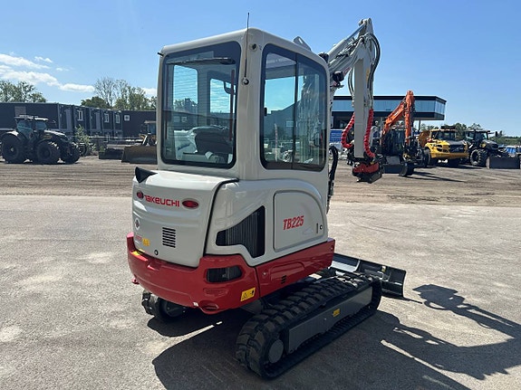 Takeuchi TB225 minigrävare 5 of 8