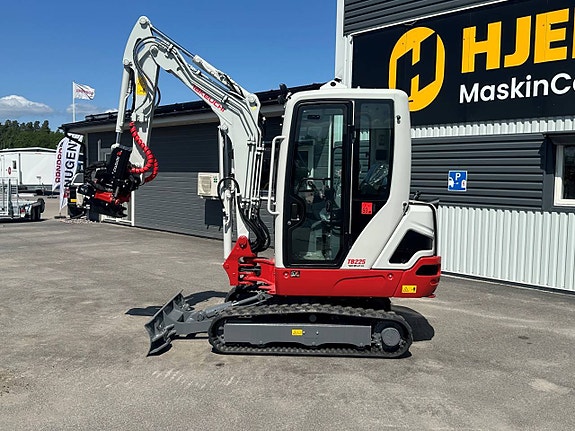 Takeuchi TB225 minigrävare 2 of 8