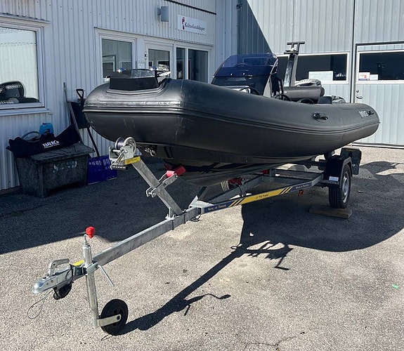 Brig Eagle 4 Evinrude 40hk + 80-trailer