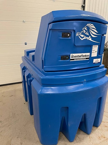 Älvestad-Tanken isolerad dricksvattentank 1200L med pump