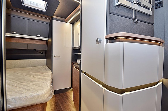 Knaus 500 FU AZUR, Dubbelbädd 12 of 27