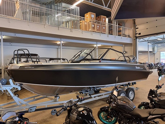 Buster Magnum 2025 Premium/Black Edition + Yamaha F250 XSB 4 of 10