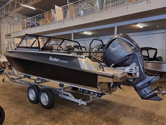Buster Magnum 2025 Premium/Black Edition + Yamaha F250 XSB 3 of 10