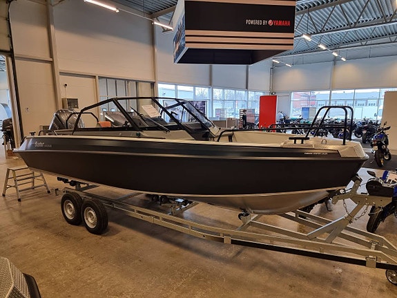 Buster Magnum 2025 Premium/Black Edition + Yamaha F250 XSB