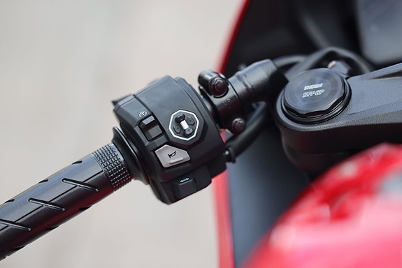 Honda CBR650R E-Clutch GP-Röd | RÄNTEFRITT 15 of 20