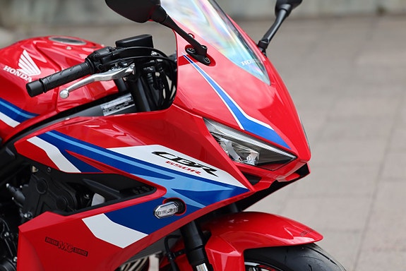 Honda CBR650R E-Clutch GP-Röd | RÄNTEFRITT 8 of 20