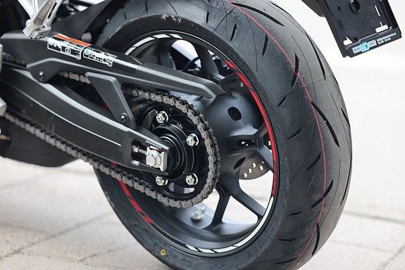 Honda CBR650R E-Clutch GP-Röd | RÄNTEFRITT 11 of 20