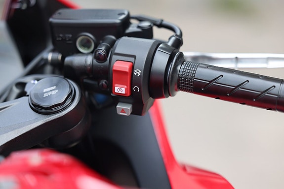 Honda CBR650R E-Clutch GP-Röd | RÄNTEFRITT 16 of 20