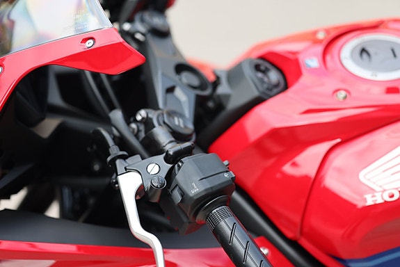 Honda CBR650R E-Clutch GP-Röd | RÄNTEFRITT 9 of 20
