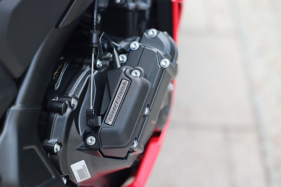 Honda CBR650R E-Clutch GP-Röd | RÄNTEFRITT 13 of 20